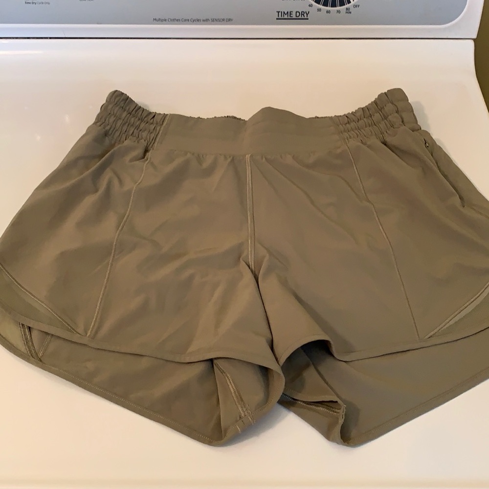 Lululemon Hotty hot Shorts 4’ Olive Green
